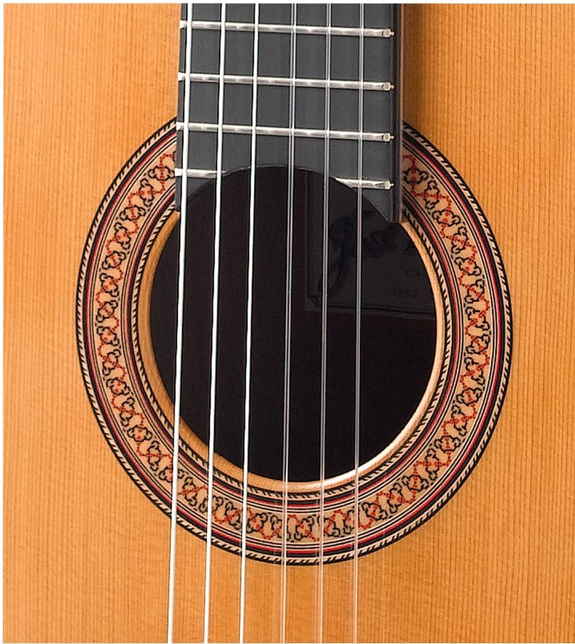 ramirez r1 classical guitar