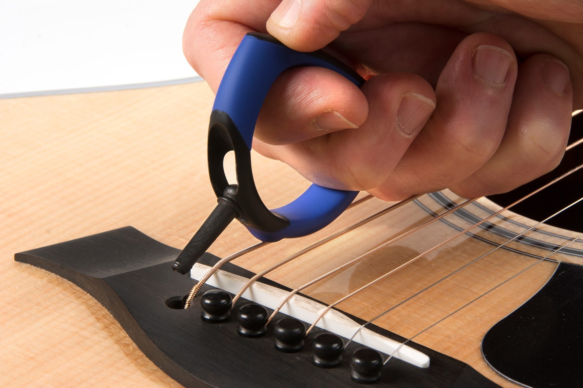 24 PCS Plastic Acoustic Guitar Bridge Pins Pegs with Bridge Pin Puller Remover ，Guitar Capo Ivory & Black.